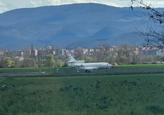 El Falcon De Pedro S Nchez Aparca En Foronda El Correo